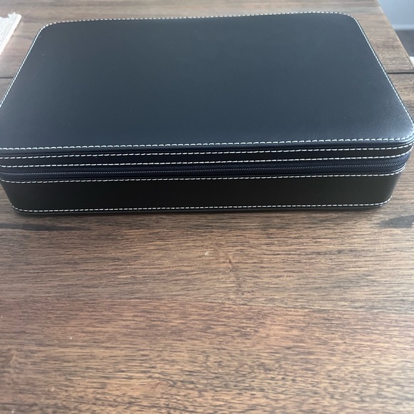 Mark & Graham black leather sunglasses and watch travel case. Brand new in box - Picture 2 of 4